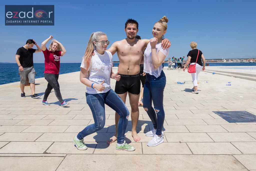 Ludijada zadarskih maturanata na Pozdravu suncu i Morskim orguljama