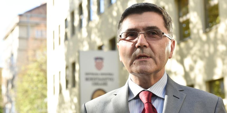 ran Pilicic pomocnik ministra obrane za ljudske potencijale ispred Ministarstva obrane dao je izjavu za medije u vezi pozivanja 18.000 rezervista koji bi trebali popuniti sest pukovnija