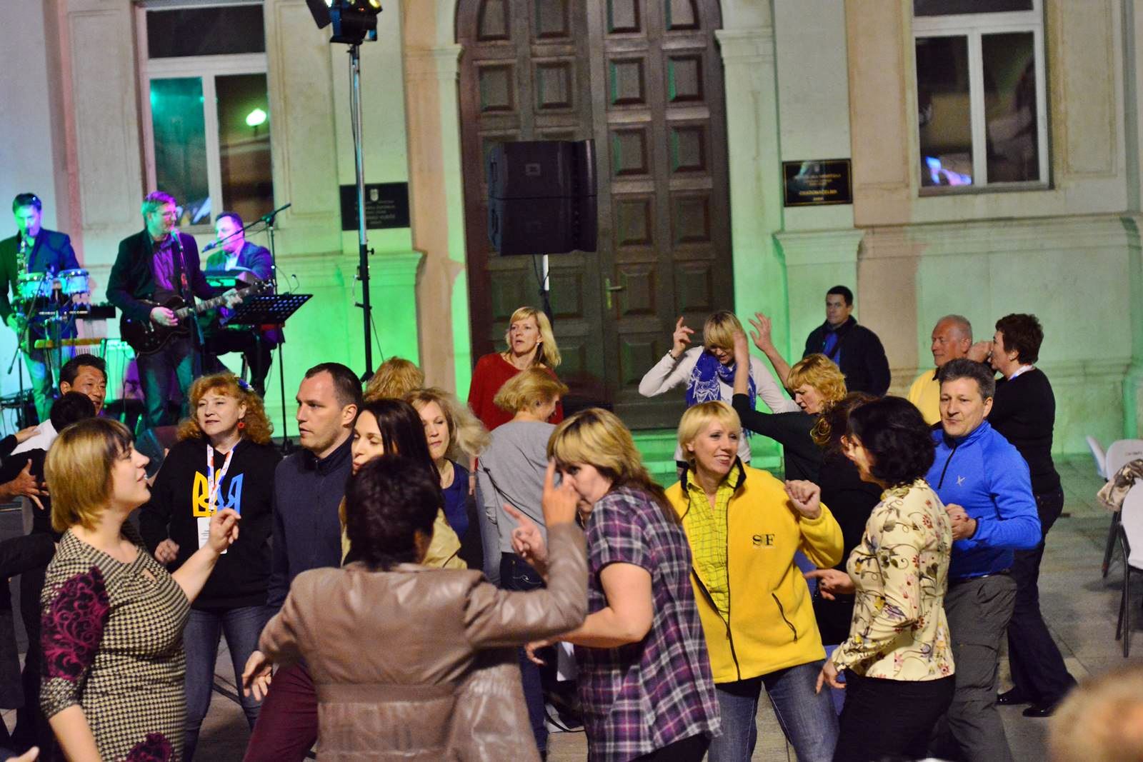 FIMBA After party na Narodnom trgu uz bend Songbusters FIMBA After party na Narodnom trgu uz bend Songbusters