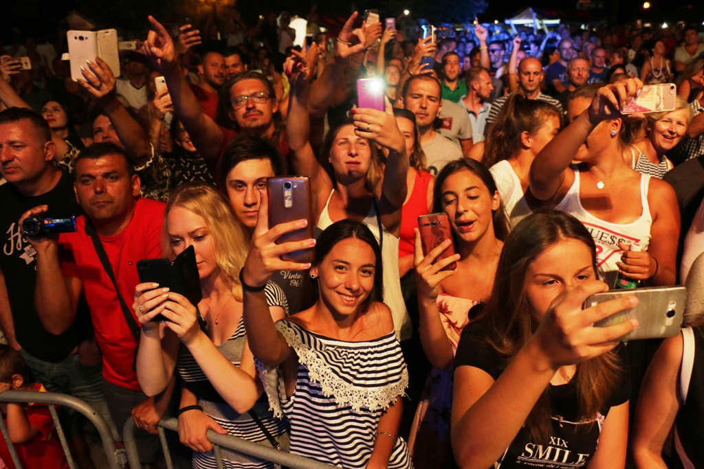 S Alenom Islamovićem po pljusku pjevalo šest tisuća Virana