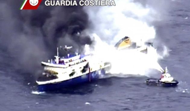 Zapaljen trajekt, foto-www.businessinsider.com