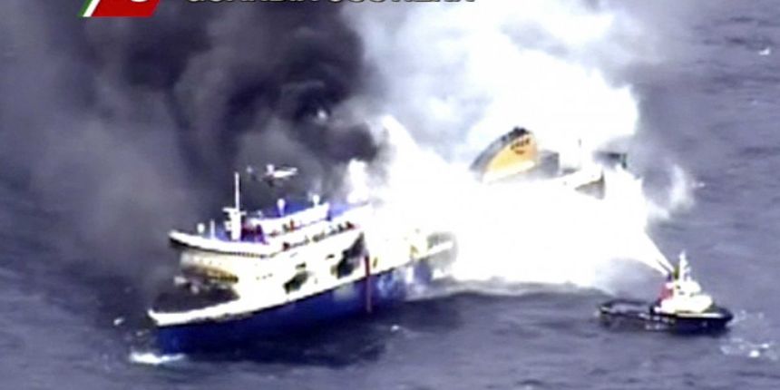 Zapaljen trajekt, foto-www.businessinsider.com