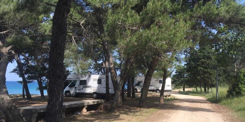 Dok Grad traži komunalne redare – divlji kamperi uživaju! Foto: Edvard Šprljan