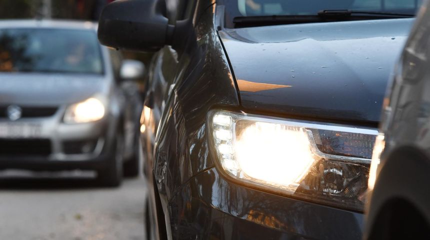 Od 1.studenog do 31.ozujka obvezna su upaljena svjetla na motornim vozilima i tijekom dana