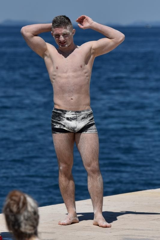 Ludijada zadarskih maturanata uz pjesmu i kupanje na Morskim orguljama. Foto: Dino Stanin/PIXSELL Ludijada zadarskih maturanata uz pjesmu i kupanje na Morskim orguljama. Foto: Dino Stanin/PIXSELL