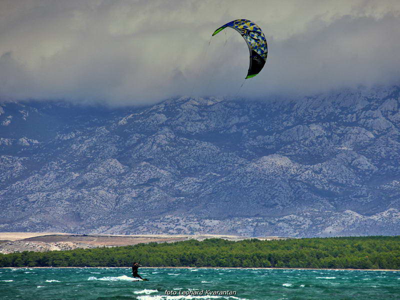 Kite surferi guštaju u Ninu
