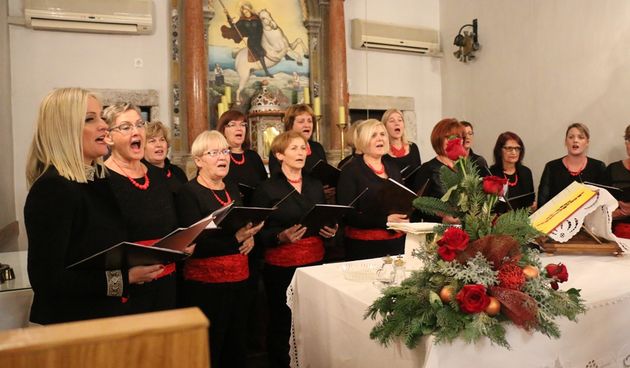 Tradicionalni božićno-novogodišnji susret klapa u crkvi svetog Jurja u Viru