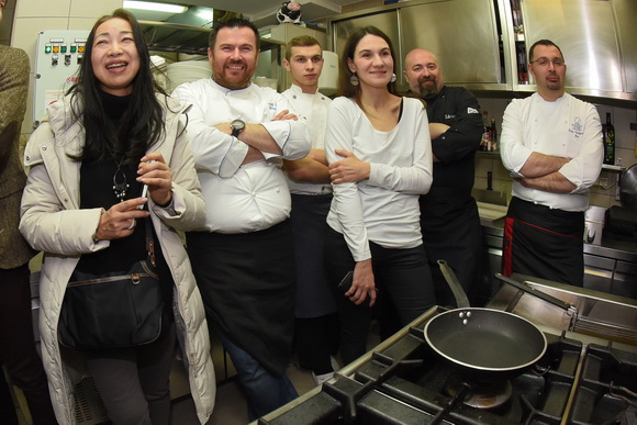 Restoran Foša: Chef Damr Tomljanović oduševio japanskog kolegu pripremom “dalmatinskog sushija” Restoran Foša: Chef Damr Tomljanović oduševio japanskog kolegu pripremom “dalmatinskog sushija”