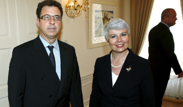 Zagreb, 280510.
Banski dvori.
Vlada.
Predsjednica Vlade Republike Hrvatske Jadranka Kosor sastala se  s glavnim haaskim tuziteljem Sergeom Brammertzom  u Banskim dvorima.
Foto: Goran Mehkek / CROPIX