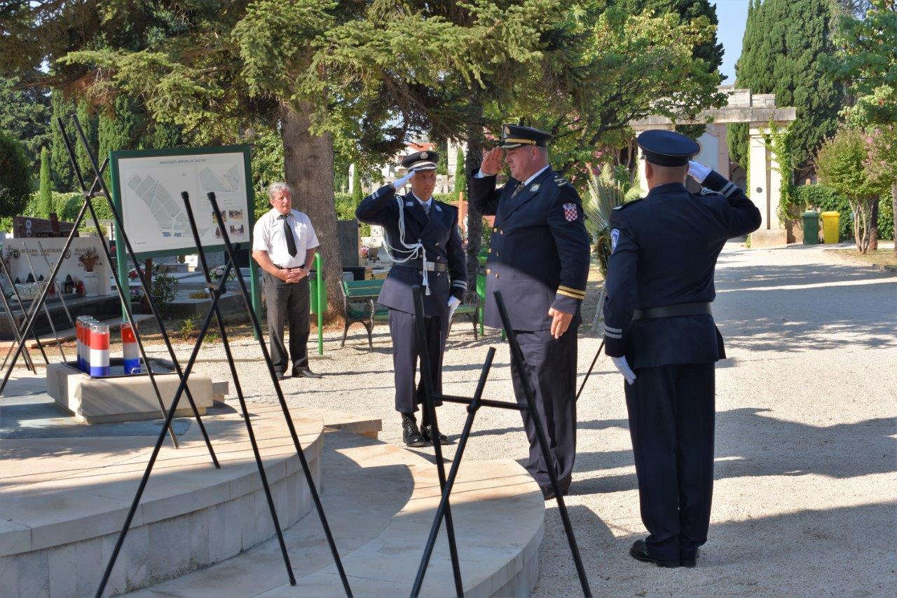 Povodom Dana pobjede kod središnjeg križa na Gradskom groblju položeni vijenci Povodom Dana pobjede kod središnjeg križa na Gradskom groblju položeni vijenci
