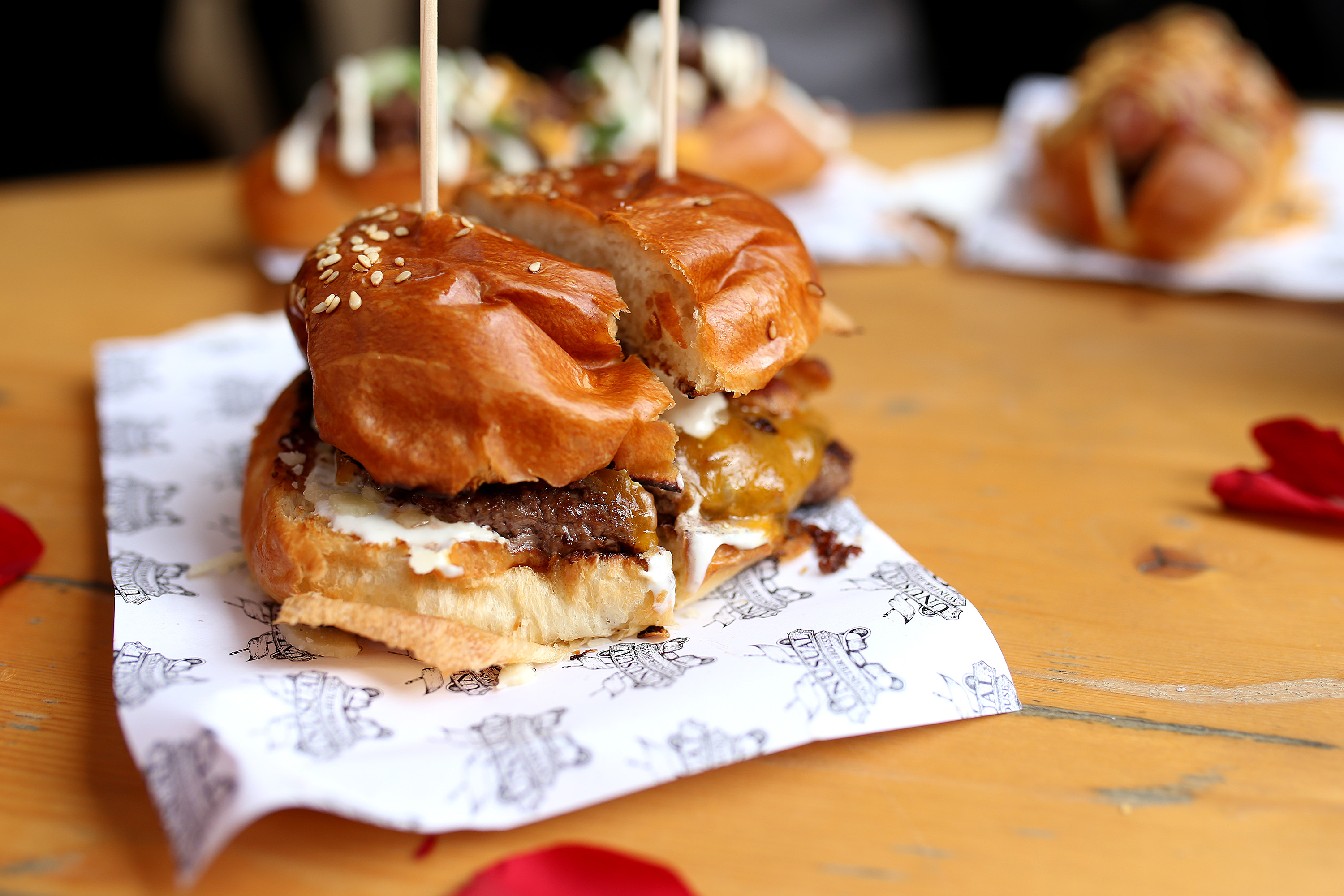 Adventske kućice su otvorile vrata, gastro ponuda je bolja i raznovrsnija nego ikad