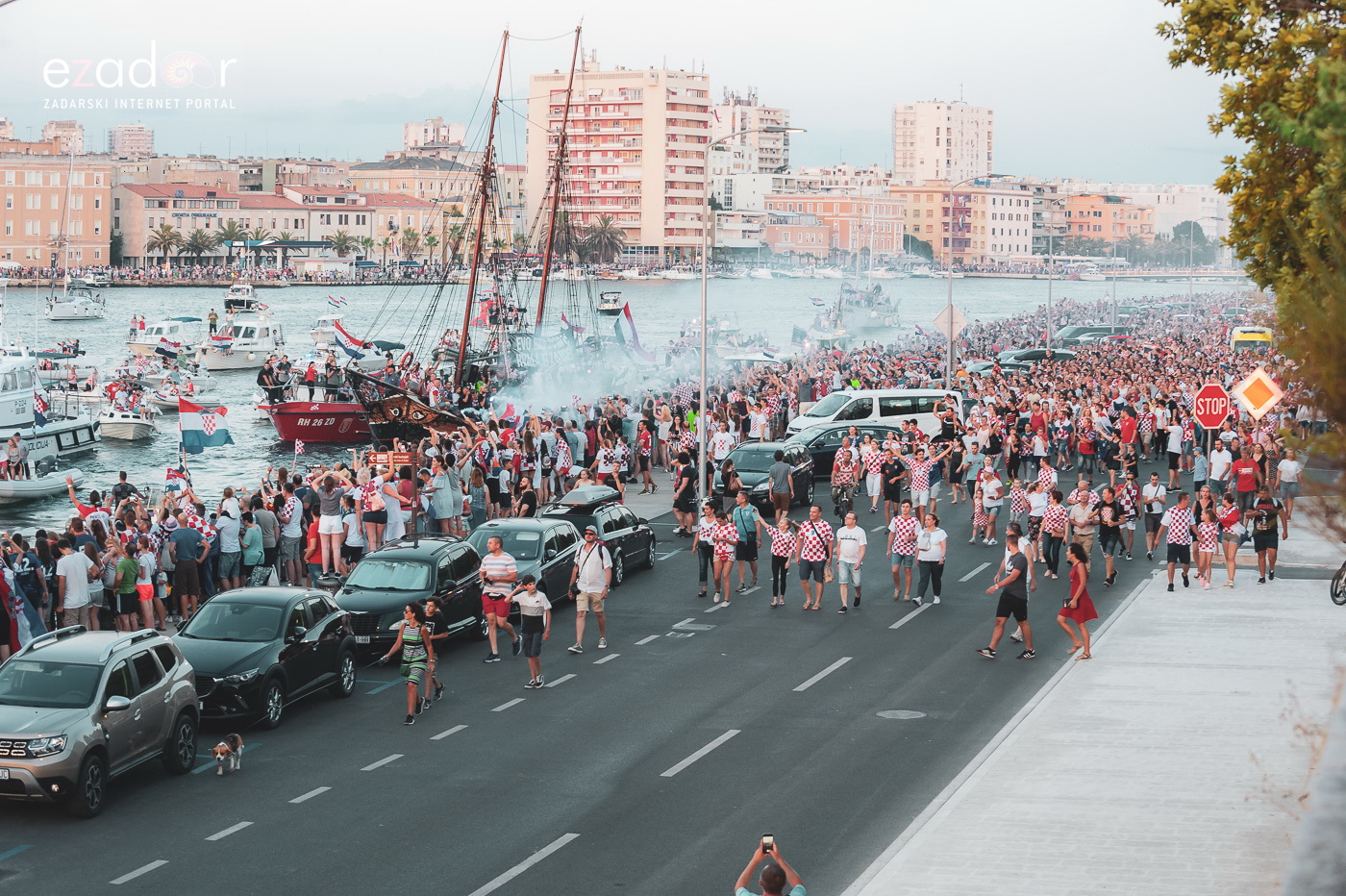 Zadar priredio čudesan doček svojim Vatrenim herojima (1)