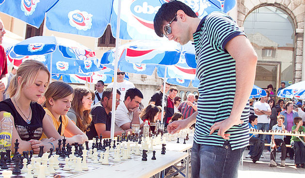 Narodni trg: Simultanka velemajstora Saša Martinović na 50 pločaa, Foto: Leo Banićć