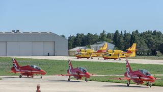 Akrobatska grupa Red Arrows u posjetu Krilima Oluje u Zemuniku