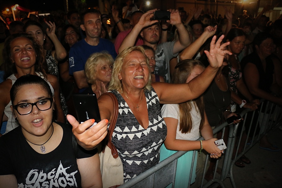 Dan Općine Vir proslavljen uz spektakularni koncert Prljavog Kazališta i vatromet Dan Općine Vir proslavljen uz spektakularni koncert Prljavog Kazališta i vatromet