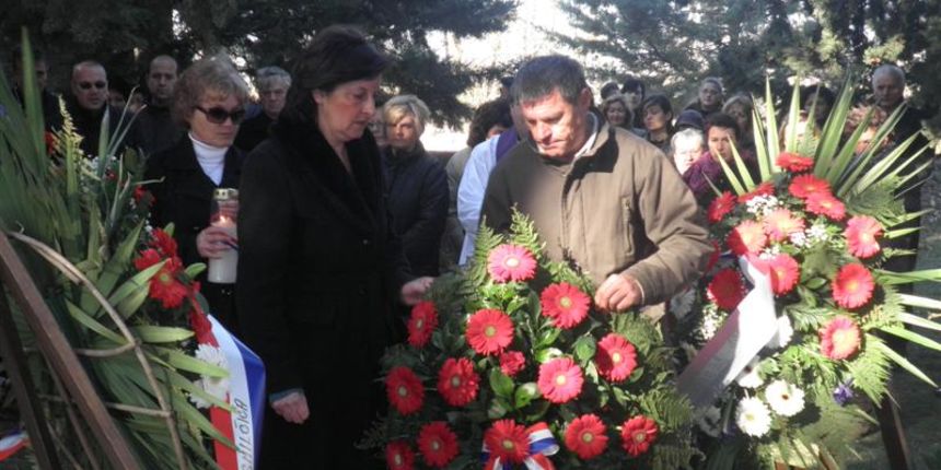 Smilčić: Polaganje vijenaca u zna sjećanja na žrtve Domovinskog rata Smilčić: Polaganje vijenaca u zna sjećanja na žrtve Domovinskog rata