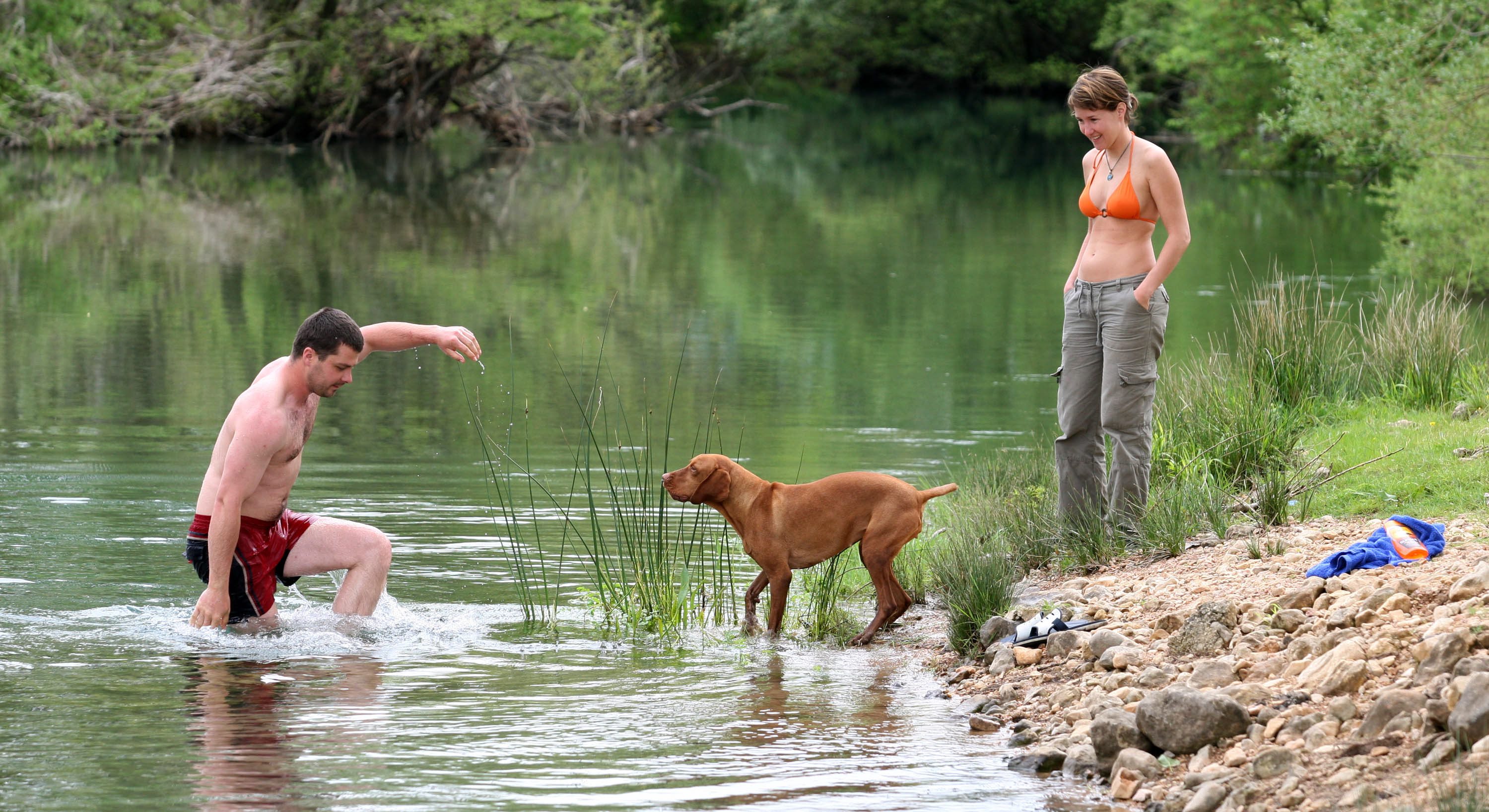 Peta Hrvatska rafting regata Zrmanja 2010, koja se odrzala na raftig stazi od Mlina Zegarskih do Muskovaca, i ove je godin humanitarnog karaktera, a dio prikupljenih sredstava i prihod od humanitarne aukcije slika ide za Djecji vrtic za djecu s teskocama