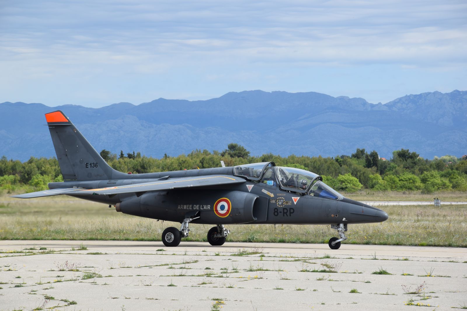 Tri francuska vojna aviona Dassault Alphajet u posjeti bazi Zemunik