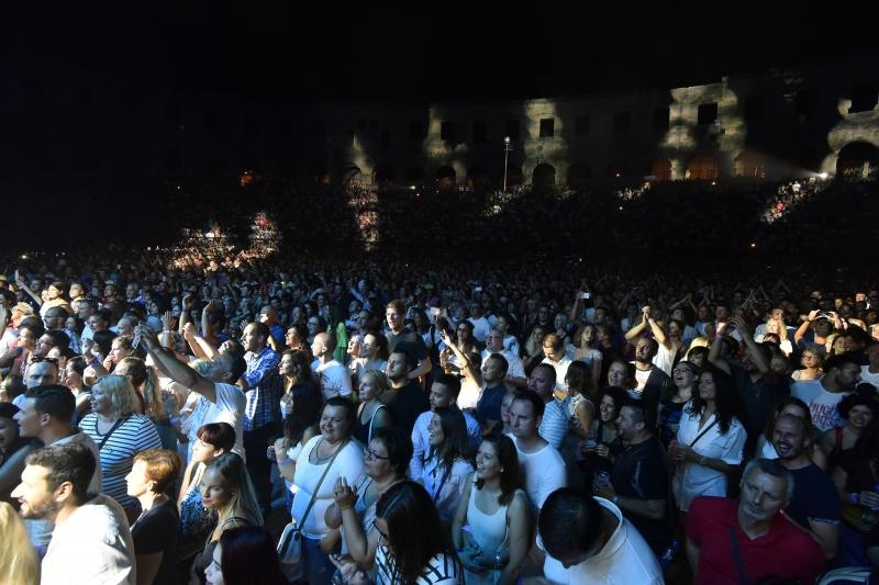 Koncert Olivera Dragojevića i Zlatana Stipišića u pulskoj Areni. Kao gosti nastupili su 2CELLOS. Photo: Duško Marušić/PIXSELL