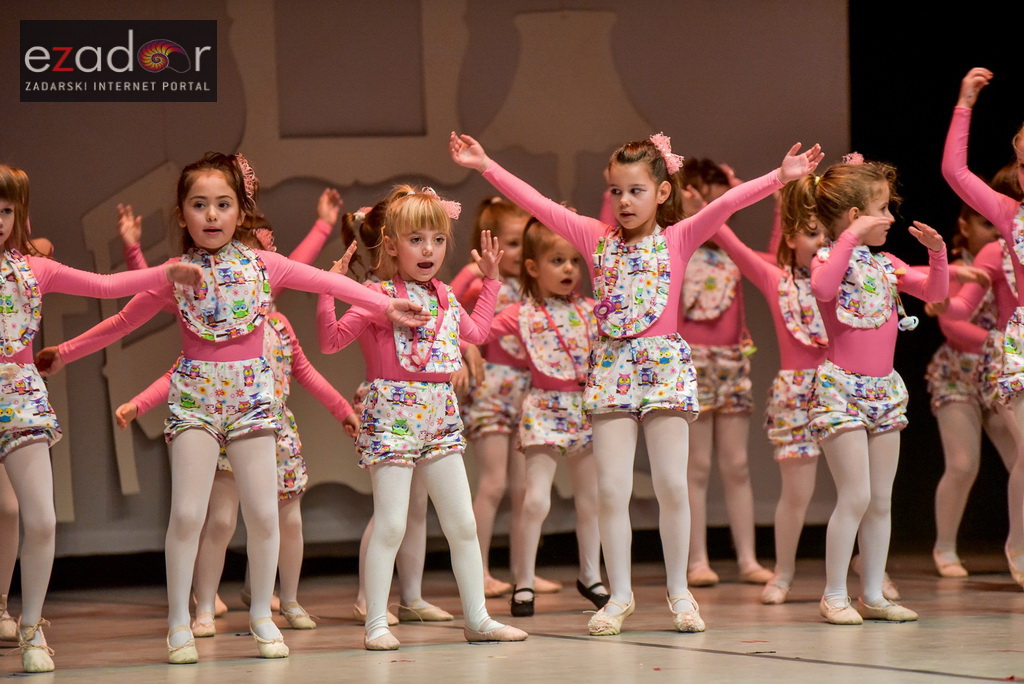 Predstava “Odgojoj” Plesne udruge Gesta u HNK Zadar