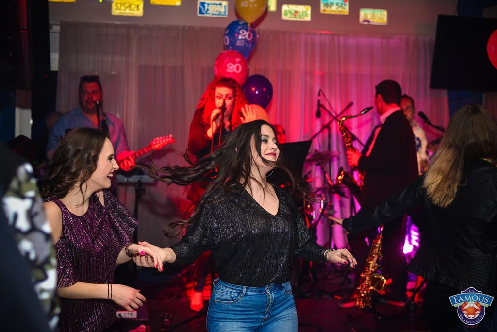 U Famous beach and grill baru Rockatansky bend proslavio je 20 godina djelovanja U Famous beach and grill baru Rockatansky bend proslavio je 20 godina djelovanja