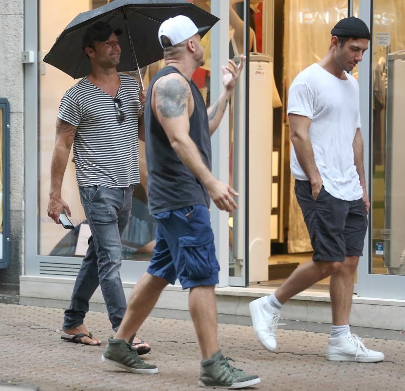 Zagreb: Ricky Martin prošetao gradom u društvu partnera Jwana i Viktora Drage Zagreb: Ricky Martin prošetao gradom u društvu partnera Jwana i Viktora Drage