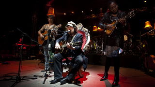 Pula, 180611.
Arena.
Zucchero se koncertom u Areni Puljanima predstavio u sklopu “Chocaback Tour 2011” turneje . Ovo mu je treci put da nastupa u Pulskoj Areni.
Na fotografiji: Zucchero.
Foto: Srecko Niketic / CROPIX Pula, 180611.
Arena.
Zucchero se koncertom u Areni Puljanima predstavio u sklopu “Chocaback Tour 2011” turneje . Ovo mu je treci put da nastupa u Pulskoj Areni.
Na fotografiji: Zucchero.
Foto: Srecko Niketic / CROPIX