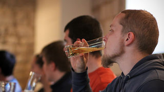 Restoran Atriji na Poluotoku. Karlovacka pivovara organizirala je degustaciju domaceg i stranog piva iz svog portfelja, te portfelja Heineken-a. Foto-SAŠA ČUKA Restoran Atriji na Poluotoku. Karlovacka pivovara organizirala je degustaciju domaceg i stranog piva iz svog portfelja, te portfelja Heineken-a. Foto-SAŠA ČUKA