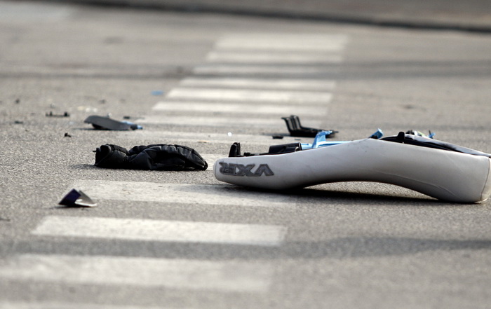 Zadar, 011110.
Teska prometna nesreca automobila Fiat Punto i motora Gillera na krizanju Splitske ulice i Ulice Domovinskog rata. Ocevid je u tijeku.
Foto: Jure Miskovic / CROPIX