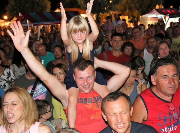 Virsko ljeto 2016: Dražen Zečić Zeko i Banana Band raspjevali i rasplesali Vir