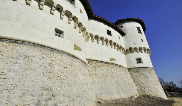 Desinic, 131111.
Otvorenje dvora Veliki tabor nakon restauratorskih radova. Izmedju ostalih, na otvorenju su prisustvovali i ministar kulture Jasen Mesic, te potpredsjednik Hrvatskog sabora Ivan Jarnjak.
Foto: Boris Kovacev / CROPIX