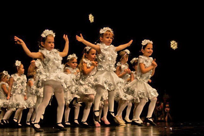 Plesna cestitka Zadarskog plesnog ansambla Plesna cestitka Zadarskog plesnog ansambla