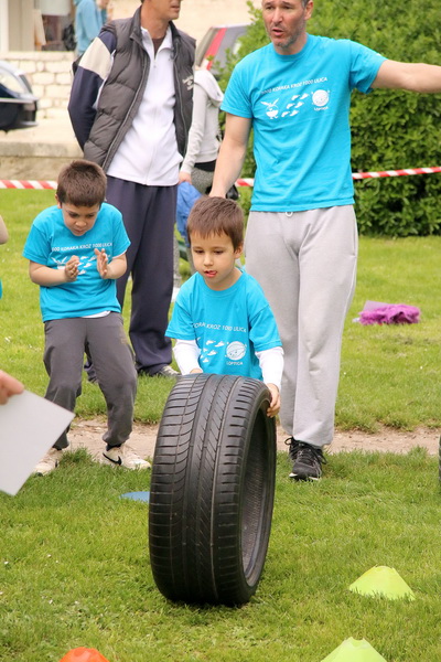 Sportska manifestacija za djecu “1000 koraka kroz 1000 ulica” SŠ “Loptica” Sportska manifestacija za djecu “1000 koraka kroz 1000 ulica” SŠ “Loptica”