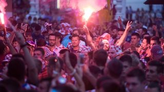 Hrvatski navijači okupirali Lens uoči utakmice s Portugalom, Photo: PIXSELL Hrvatski navijači okupirali Lens uoči utakmice s Portugalom, Photo: PIXSELL