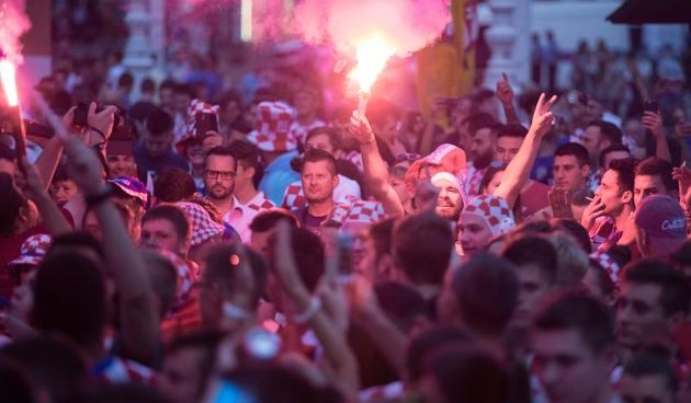 Hrvatski navijači okupirali Lens uoči utakmice s Portugalom, Photo: PIXSELL