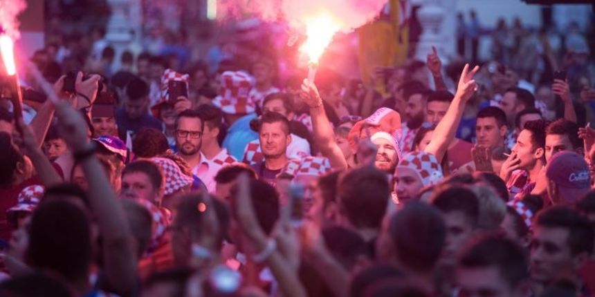 Hrvatski navijači okupirali Lens uoči utakmice s Portugalom, Photo: PIXSELL Hrvatski navijači okupirali Lens uoči utakmice s Portugalom, Photo: PIXSELL