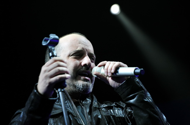 Skoplje, 240110.
Humanitarni koncert odrzan u Skoplju na kome su izvodjaci premijerno pjevali pjesme koje je komponirao Tose Proeski.
Na fotografiji: Toni Cetinski.
Foto: Maja Zlatevska / CROPIX Skoplje, 240110.
Humanitarni koncert odrzan u Skoplju na kome su izvodjaci premijerno pjevali pjesme koje je komponirao Tose Proeski.
Na fotografiji: Toni Cetinski.
Foto: Maja Zlatevska / CROPIX