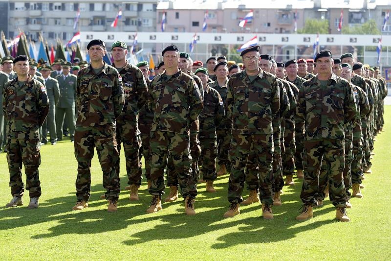 Svečano postrojavanje na stadionu u Kranjčevićevoj u povodu Dana Oružanih snaga Republike Hrvatske. Foto. PIXSELL Svečano postrojavanje na stadionu u Kranjčevićevoj u povodu Dana Oružanih snaga Republike Hrvatske. Foto. PIXSELL
