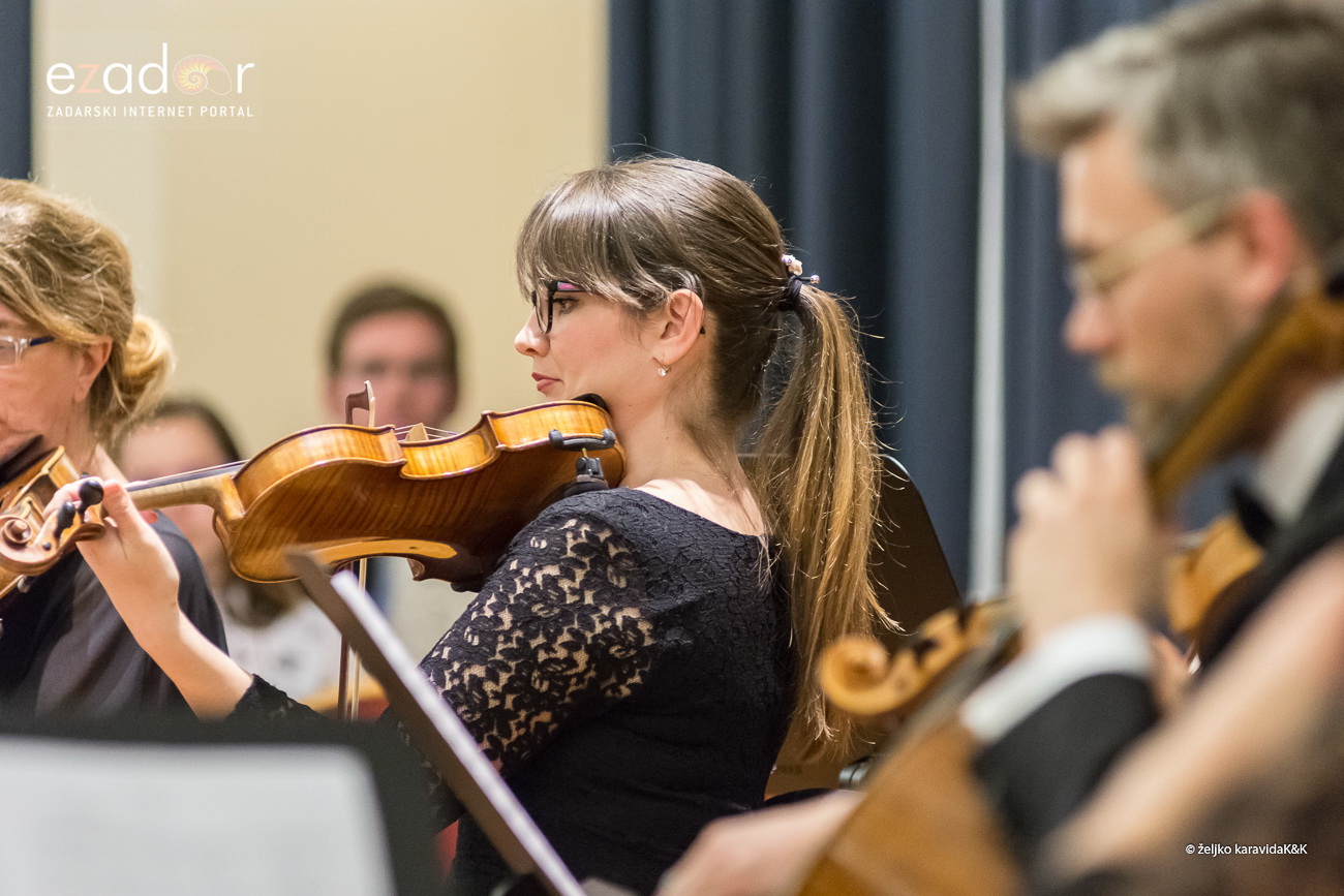 “Glazbena fantazija” Zadarskog komornog orkestra u Svečanoj dvorani Sveučilišta u Zadru. Solist Berislav Šipuš na klaviru, pod ravnanjem maestra Pavla Dešpalja “Glazbena fantazija” Zadarskog komornog orkestra u Svečanoj dvorani Sveučilišta u Zadru. Solist Berislav Šipuš na klaviru, pod ravnanjem maestra Pavla Dešpalja