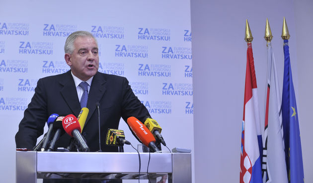 Sredisnjica HDZ – a. Ivo Sanader sazvao je prvu press konferenciju nakon 6 mjeseci na kojoj je objavio da od danas u potpunosti aktivira svoju ulogu pocasnog predsjednik HDZ-a sa svim duznostima i pravima. Foto: Marko Miscevic / CROPIX