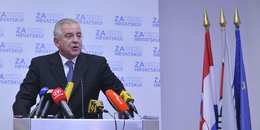 Sredisnjica HDZ – a. Ivo Sanader sazvao je prvu press konferenciju nakon 6 mjeseci na kojoj je objavio da od danas u potpunosti aktivira svoju ulogu pocasnog predsjednik HDZ-a sa svim duznostima i pravima. Foto: Marko Miscevic / CROPIX