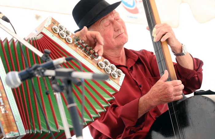 Zadar, 120512.
Danas je u Domu hrvatske mladezi u Zadru odrzan dan Nacionalnih manjina Zadarske zupanije, albanke, bosnjacke, madjarske, makedonske, slovenske, srpske i talijanske. Nacionalne manjine su svoju kulturu predstavile kroz pjesmu,ples i tradici Zadar, 120512.
Danas je u Domu hrvatske mladezi u Zadru odrzan dan Nacionalnih manjina Zadarske zupanije, albanke, bosnjacke, madjarske, makedonske, slovenske, srpske i talijanske. Nacionalne manjine su svoju kulturu predstavile kroz pjesmu,ples i tradici