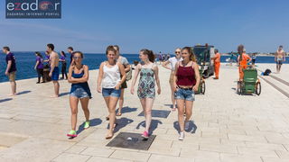 Ludijada zadarskih maturanata na Pozdravu suncu i Morskim orguljama Ludijada zadarskih maturanata na Pozdravu suncu i Morskim orguljama