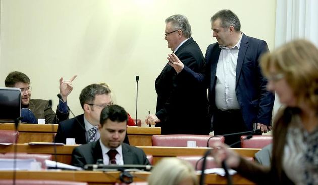 Usvojena Deklaracija kojom se osuđuje puštanje Šešelja na privremenu slobodu