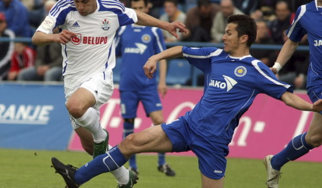 Zadar, 190409.
Stadion u Stanovima.
Susret 26. kola 1. HNL, Zadar – Slaven Belupo.
Na fotografiji Mato Jajalo i Ferdo Milin.
Foto: Vladimir Ivanov / CROPIX
