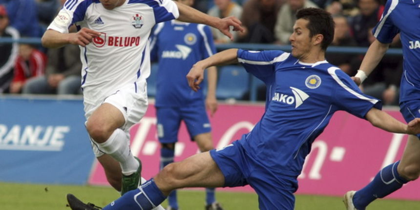 Zadar, 190409.
Stadion u Stanovima.
Susret 26. kola 1. HNL, Zadar – Slaven Belupo.
Na fotografiji Mato Jajalo i Ferdo Milin.
Foto: Vladimir Ivanov / CROPIX Zadar, 190409.
Stadion u Stanovima.
Susret 26. kola 1. HNL, Zadar – Slaven Belupo.
Na fotografiji Mato Jajalo i Ferdo Milin.
Foto: Vladimir Ivanov / CROPIX