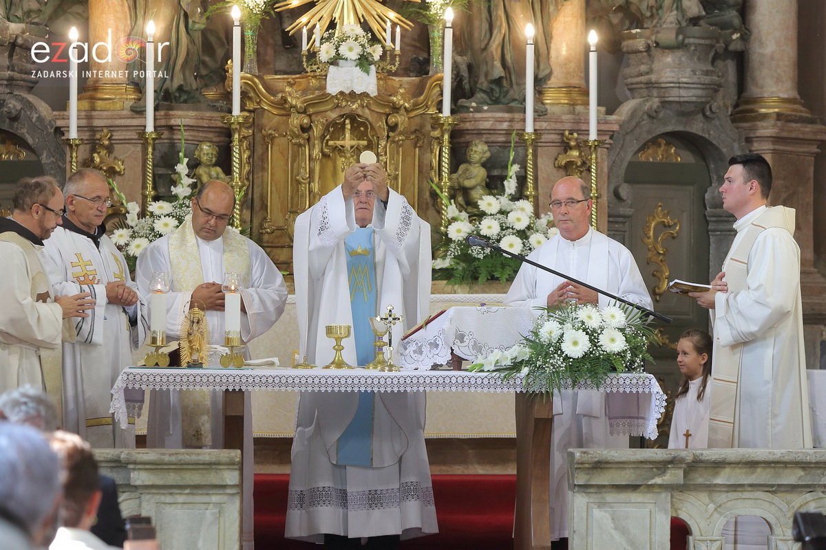 Bibinjci gradišćanskim Hrvatima darovali 1.82 metara visok kip sv. Roka Bibinjci gradišćanskim Hrvatima darovali 1.82 metara visok kip sv. Roka