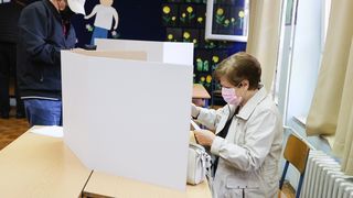 Kandidat za gradonačelnika Marko Vučetić i kandidat za župana Božidar Longin izašli na birališta Kandidat za gradonačelnika Marko Vučetić i kandidat za župana Božidar Longin izašli na birališta