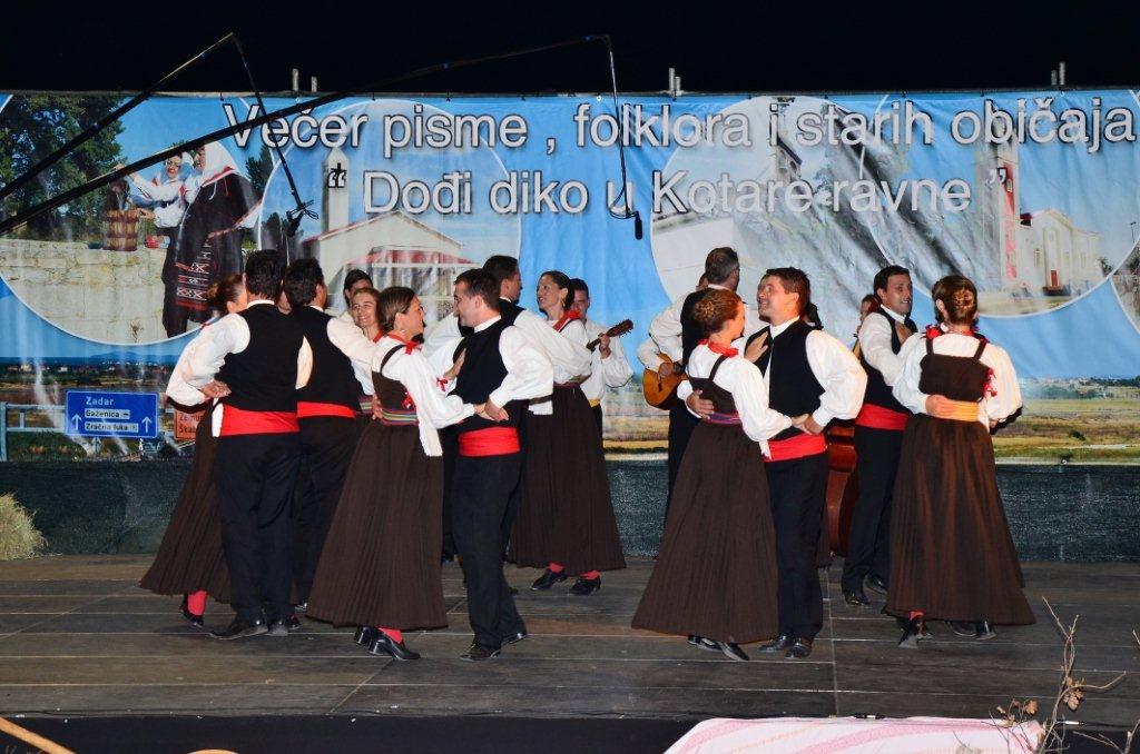 4. po redu večer pisme, folklora i starih običaja “Dođi diko u Kotare ravne – Zemunik 2012.”, foto: Željko Šarić