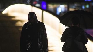 Kiša je potopila ulice grada. Jesen je stigla u svom svojem sjaju